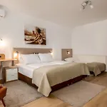 Zentral فندق وينر نويشتاد