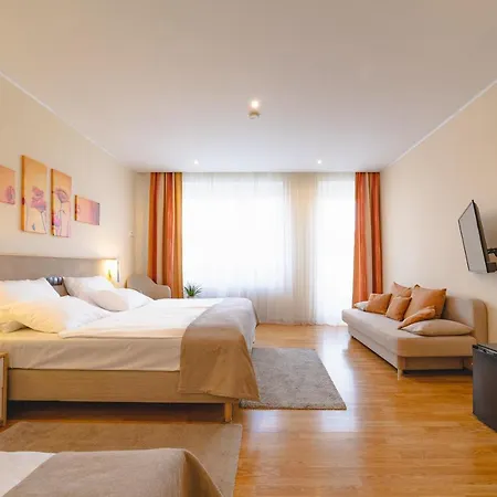 ホテル ツェントラル 3*